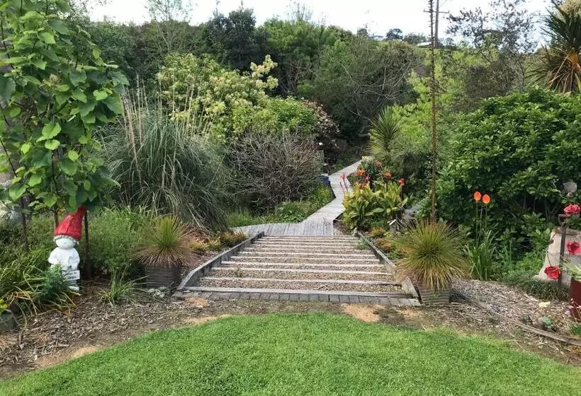 ベッドアンドブレックファースト Silverdale Garden Studio