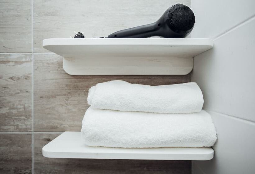 Elounda George Studios