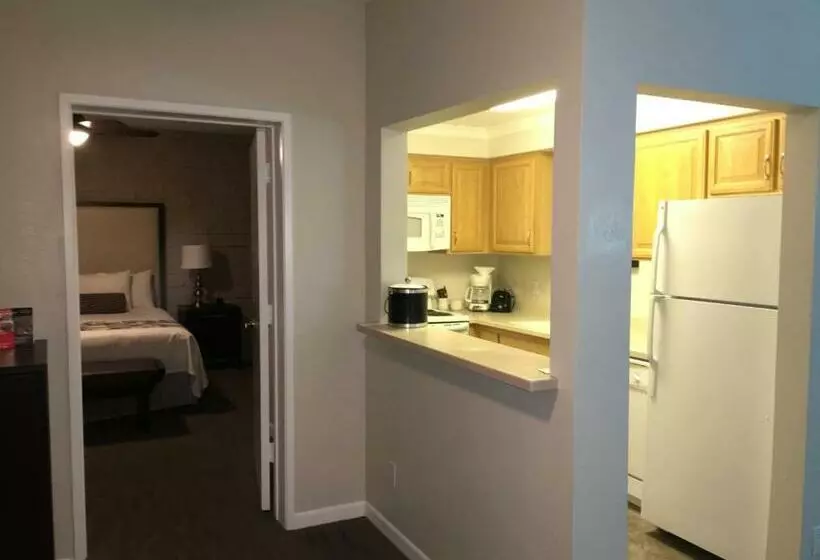 Getaways At Palm Springs Tennis Club