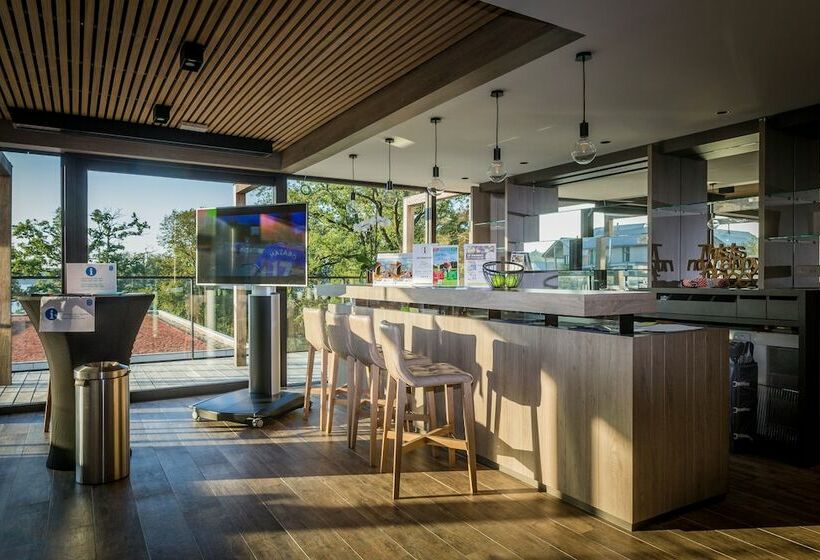 ホテル Golden Lakes