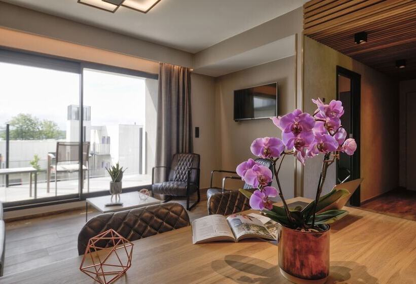 ホテル Golden Lakes