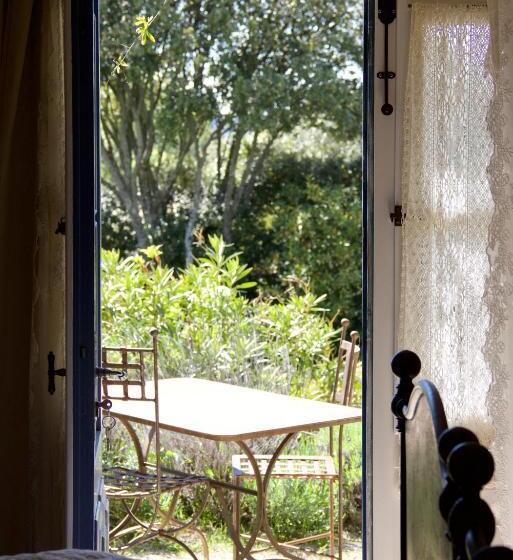 فندق Mas De La Beaume