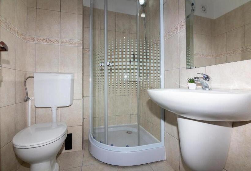 בית מלון כפרי Adriano Pe Plaja Belona