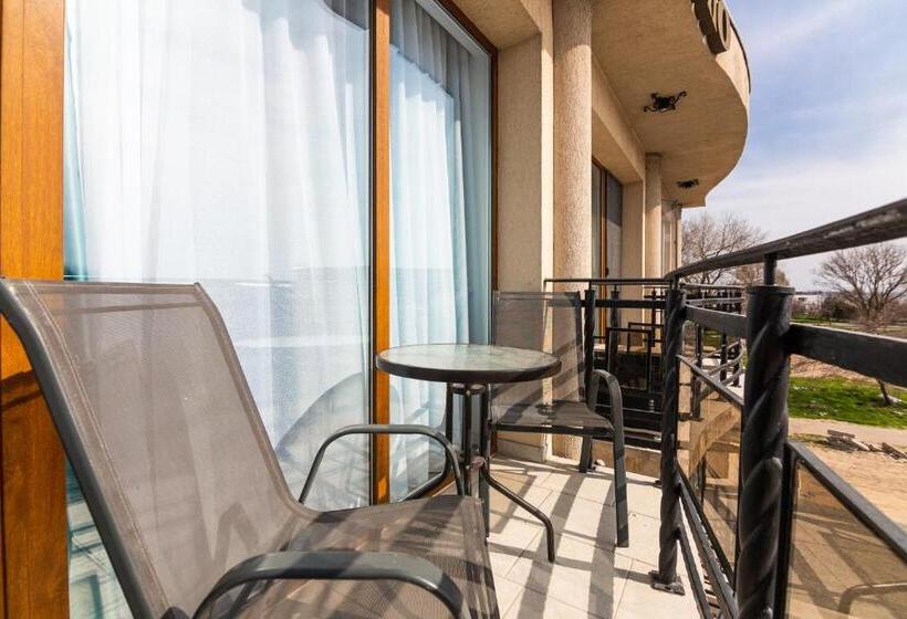 בית מלון כפרי Adriano Pe Plaja Belona