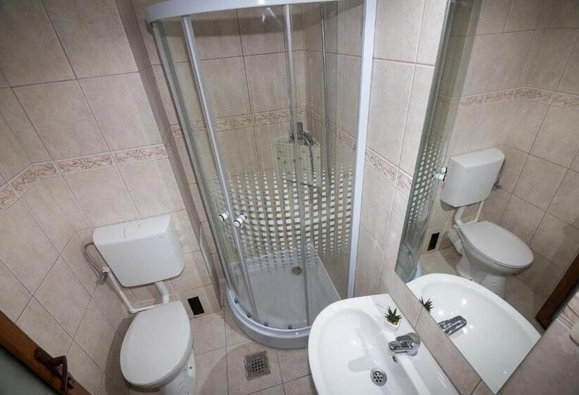 בית מלון כפרי Adriano Pe Plaja Belona