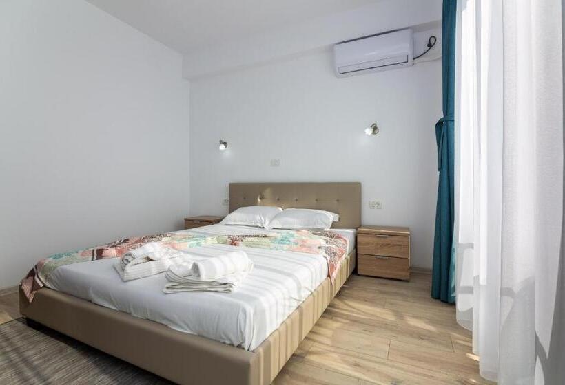 בית מלון כפרי Adriano Pe Plaja Belona