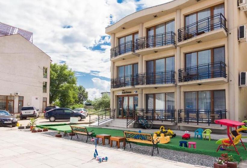 בית מלון כפרי Adriano Pe Plaja Belona