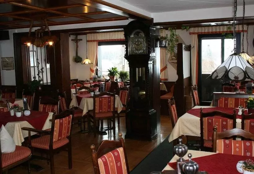 ベッドアンドブレックファースト Café Pension Feldbergblick