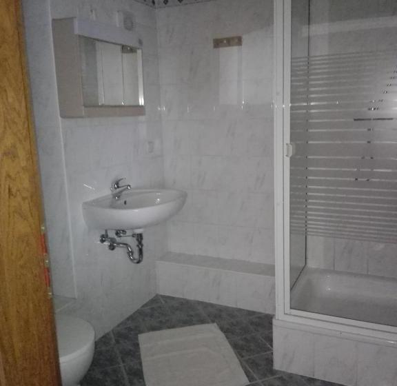 تختخواب و صبحانه Pension Hartmann