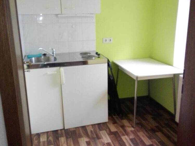 تختخواب و صبحانه Pension Hartmann