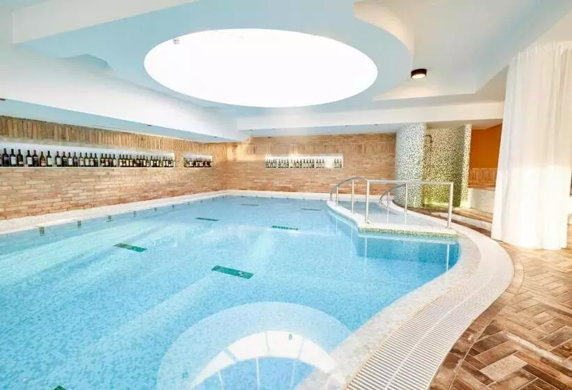 Crocus Gere Bor Hotel Resort & Wine Spa