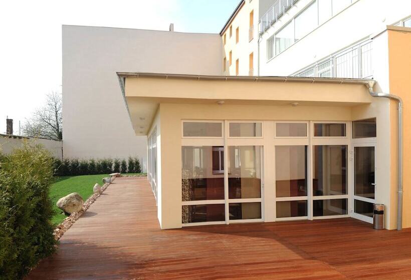 Отель Atlas Halle