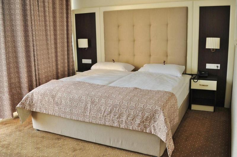 Отель Atlas Halle