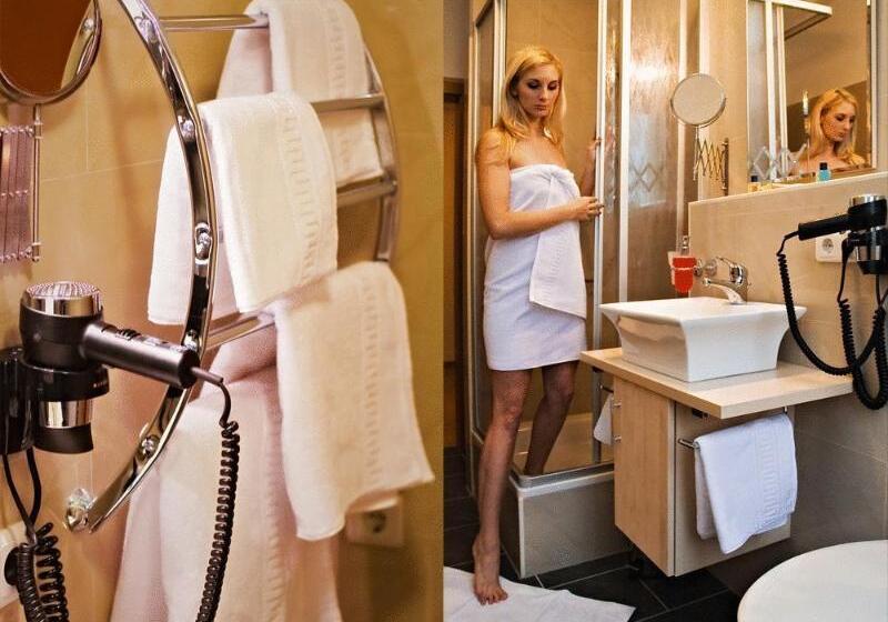 Отель Atlas Halle