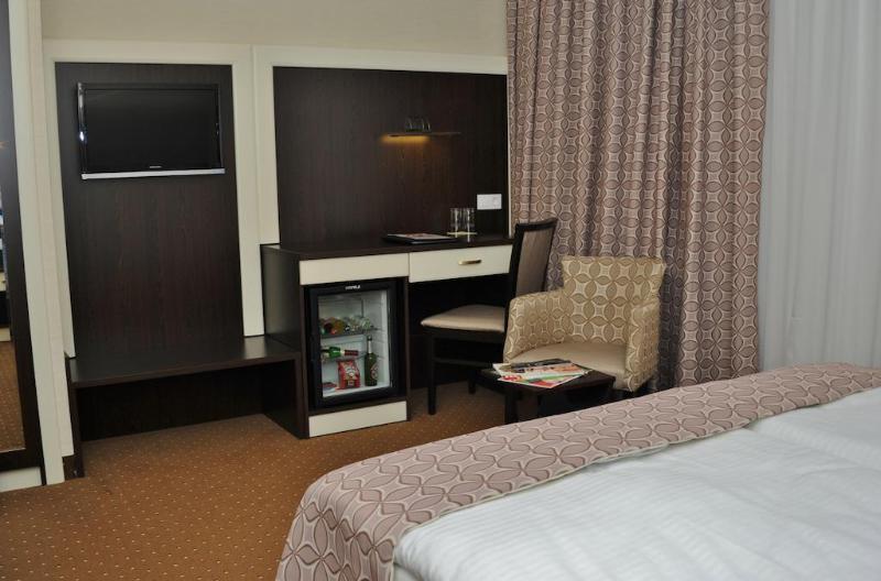 Отель Atlas Halle