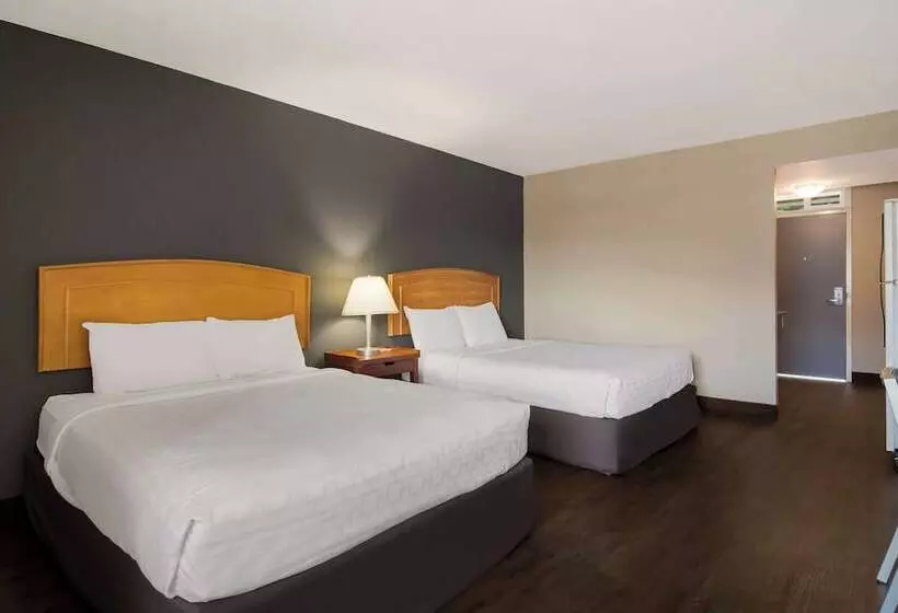 בית מלון כפרי Canadas Best Value Inn & Suites Kamloops