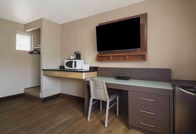 فندق Canadas Best Value Inn & Suites Kamloops