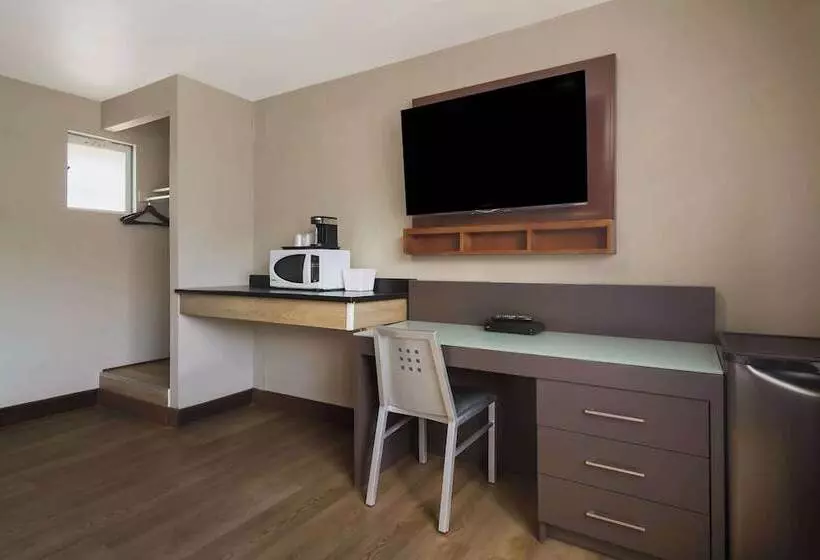 בית מלון כפרי Canadas Best Value Inn & Suites Kamloops