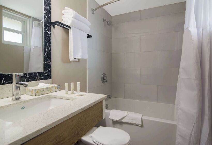 فندق Canadas Best Value Inn & Suites Kamloops