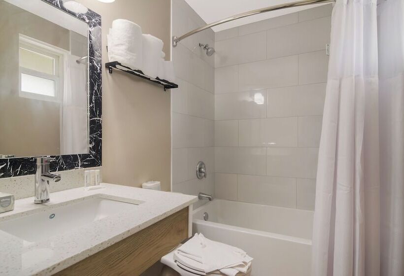 فندق Canadas Best Value Inn & Suites Kamloops