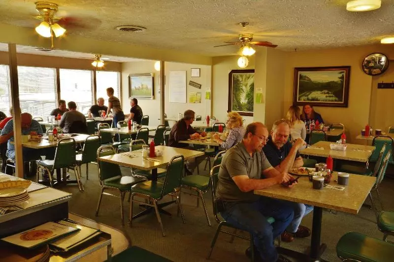 בית מלון כפרי Canadas Best Value Inn & Suites Kamloops