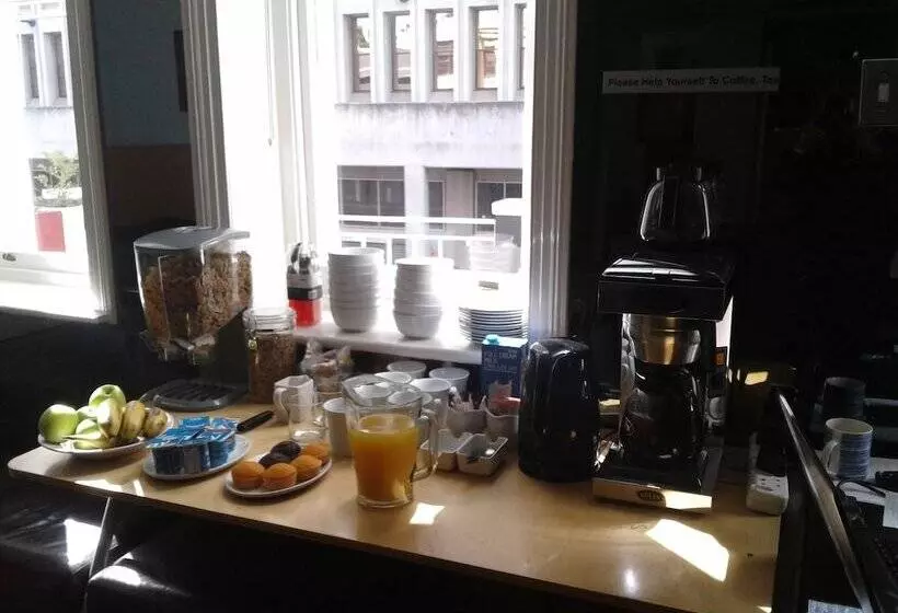 호텔 Daddy Long Legs Art