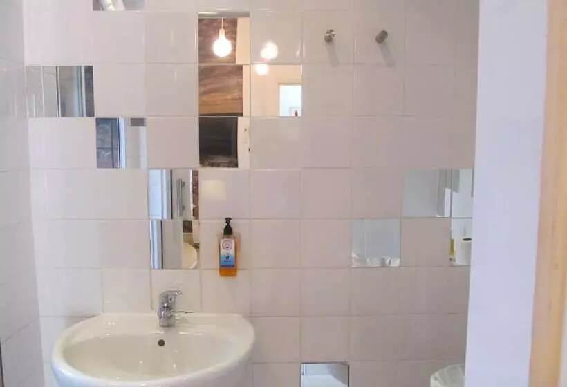 호텔 Daddy Long Legs Art