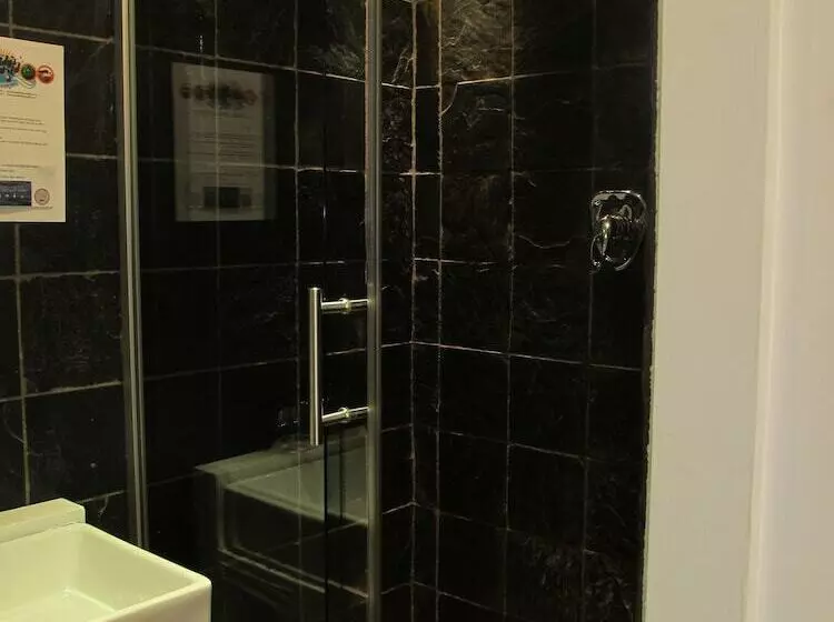 호텔 Daddy Long Legs Art