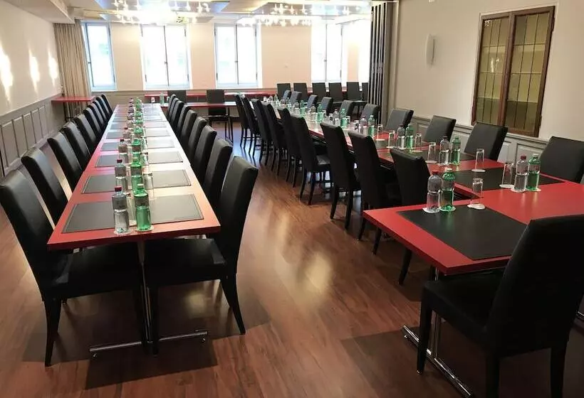 Отель Murtenhof & Krone