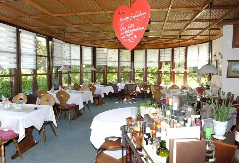 Отель Sarbacher