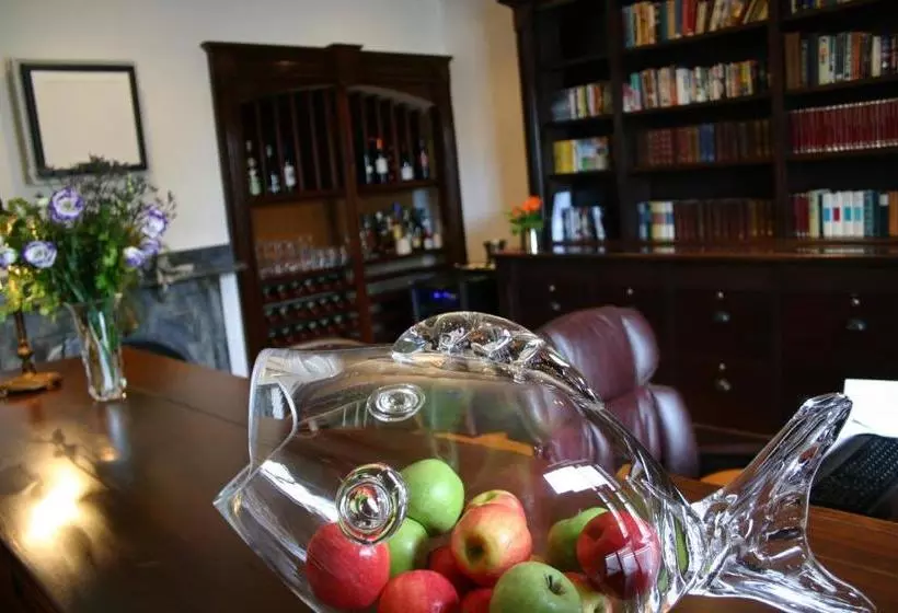 هتل The Mariner King Inn