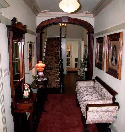 هتل The Mariner King Inn