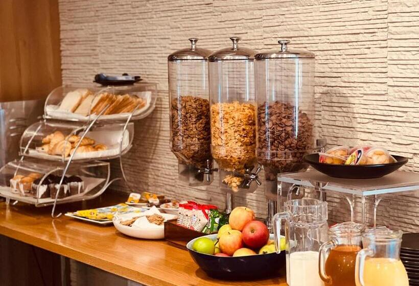 فندق The Waverley International