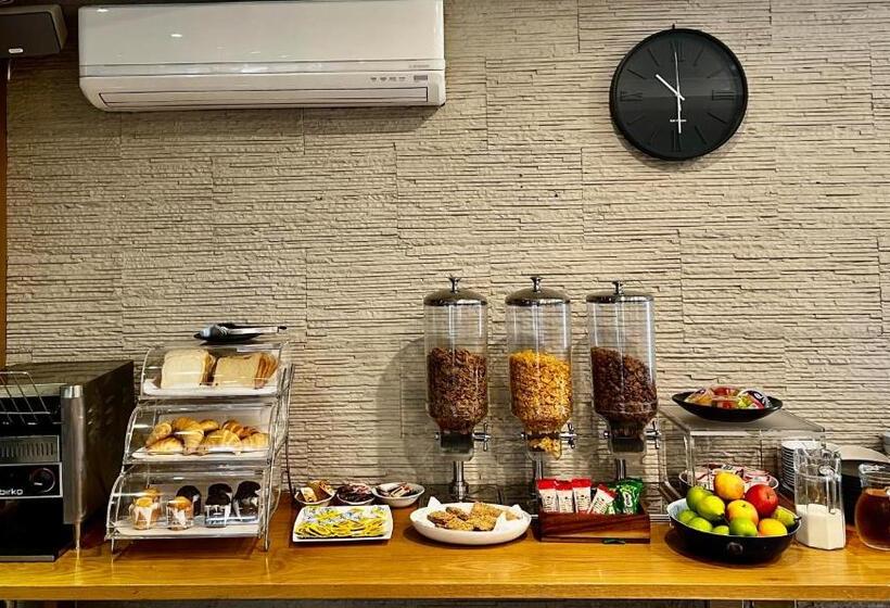 فندق The Waverley International