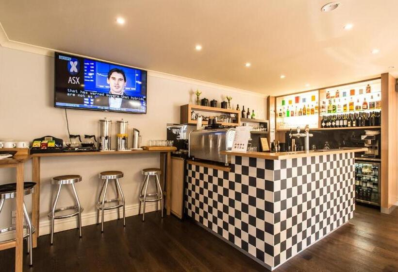 فندق The Waverley International