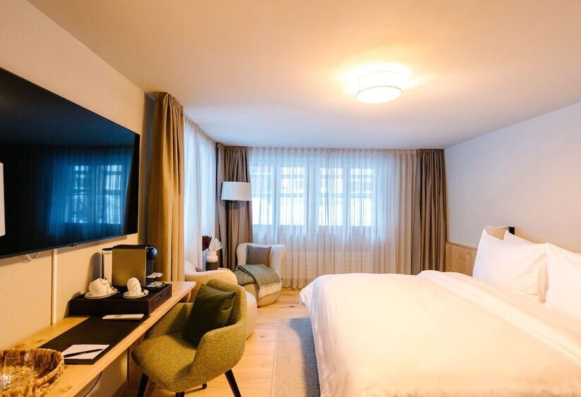 Seven Alpina Boutique