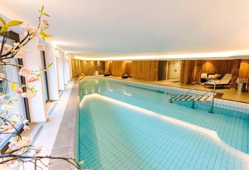 Seven Alpina Boutique