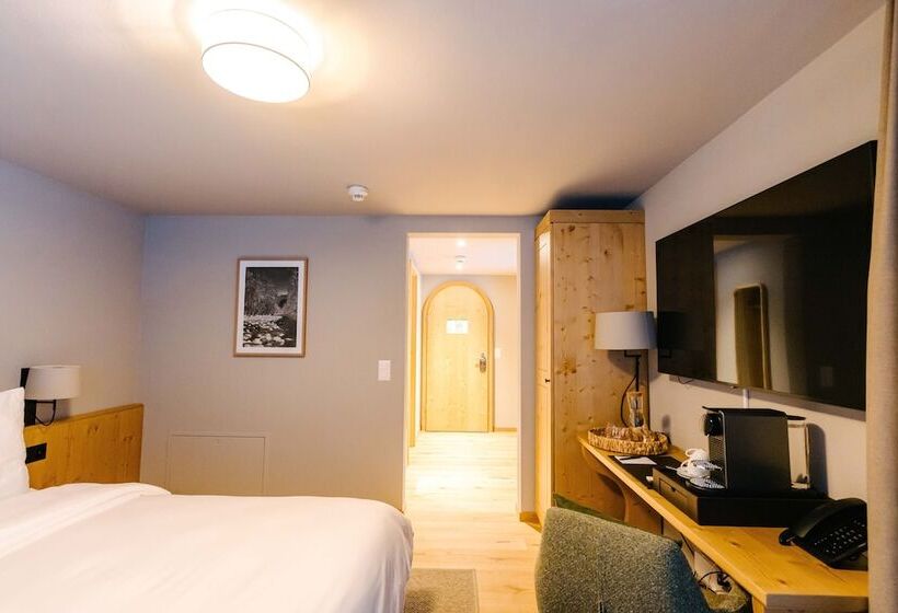 Seven Alpina Boutique