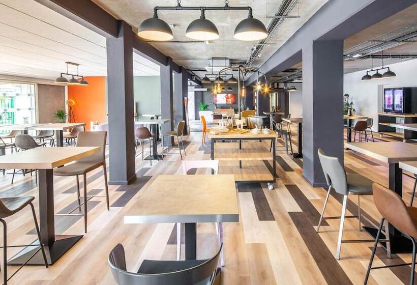 ホテル Carre Pau Airport