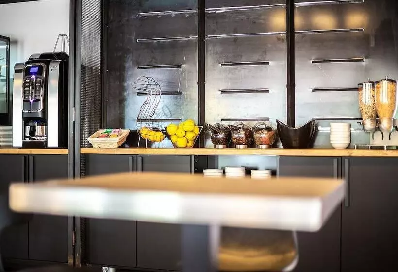 호텔 Carre Pau Airport