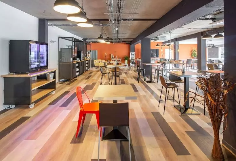 호텔 Carre Pau Airport