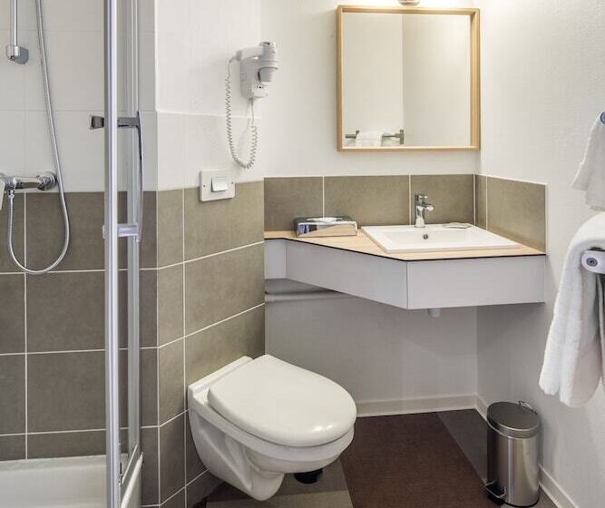 ホテル Carre Pau Airport