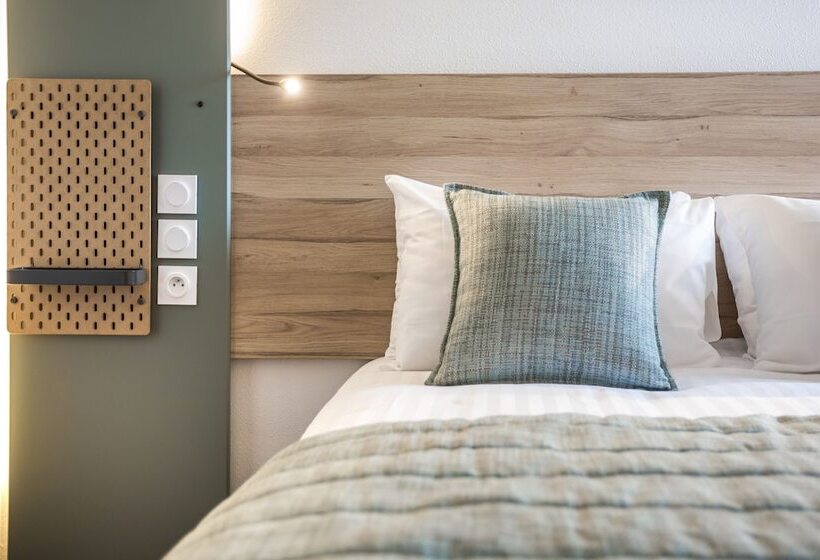 ホテル Carre Pau Airport