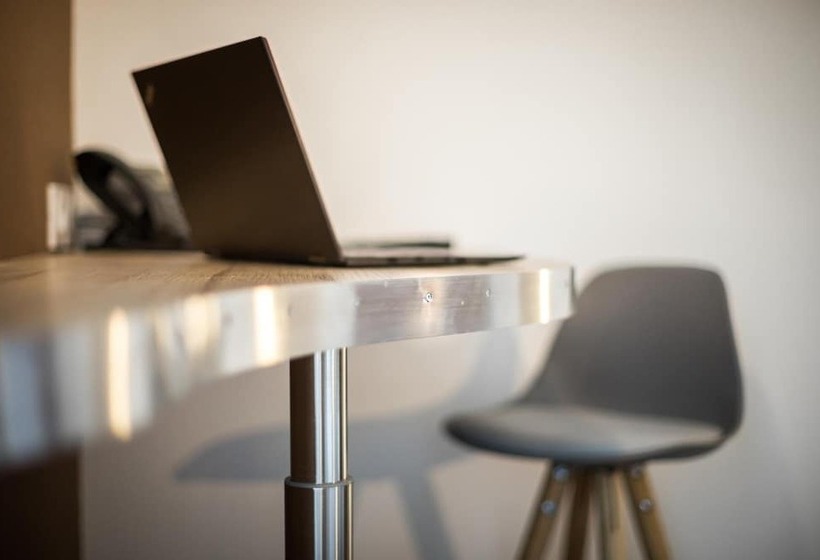 ホテル Carre Pau Airport