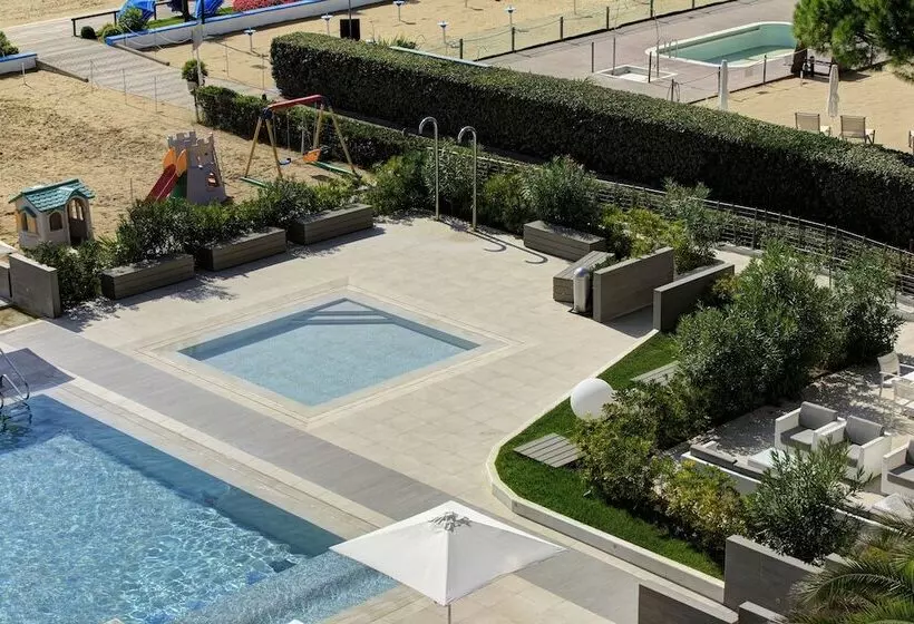 Отель Orient & Pacific