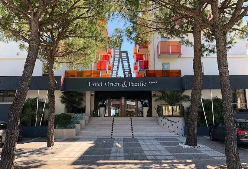 Отель Orient & Pacific