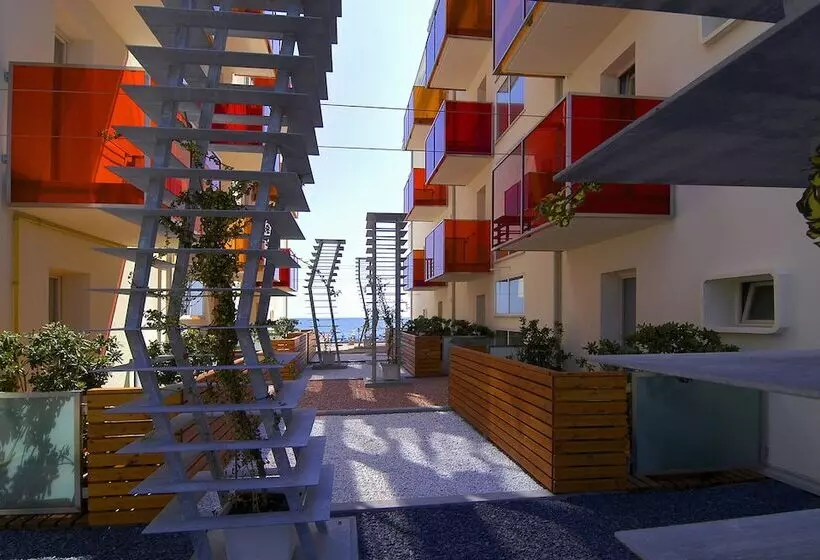 Отель Orient & Pacific