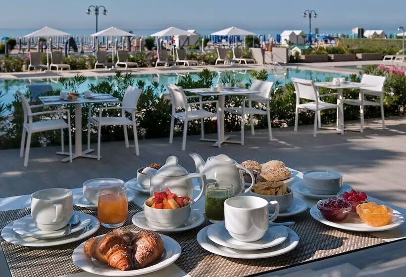 Отель Orient & Pacific