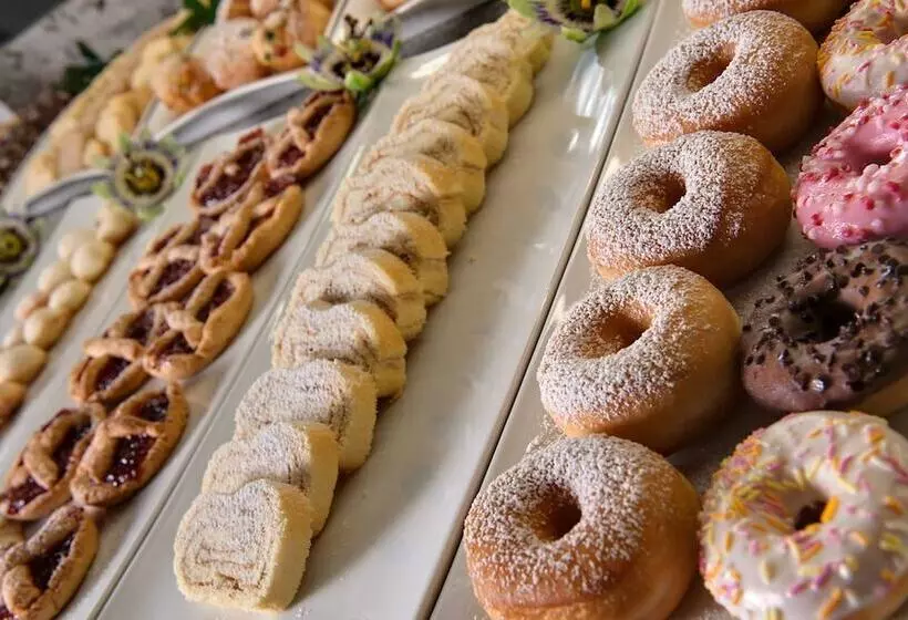 Отель Orient & Pacific