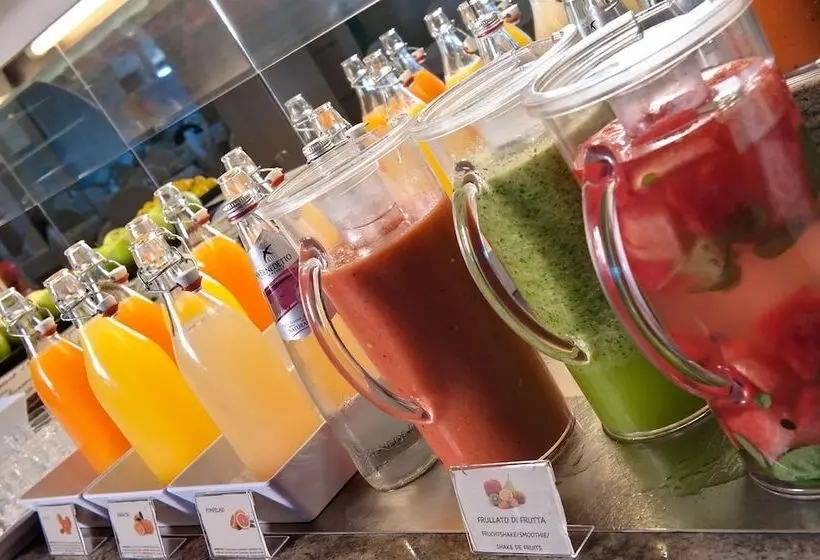 Отель Orient & Pacific